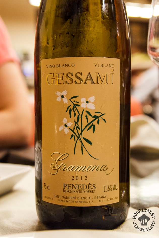 El vino, un Gessami de Gramona (Moscatel de Alejandría, Moscatel de Frontignan, Sauvignon Blanc y Gewürztraminer). Un vino tirando a dulce, fácil de beber.